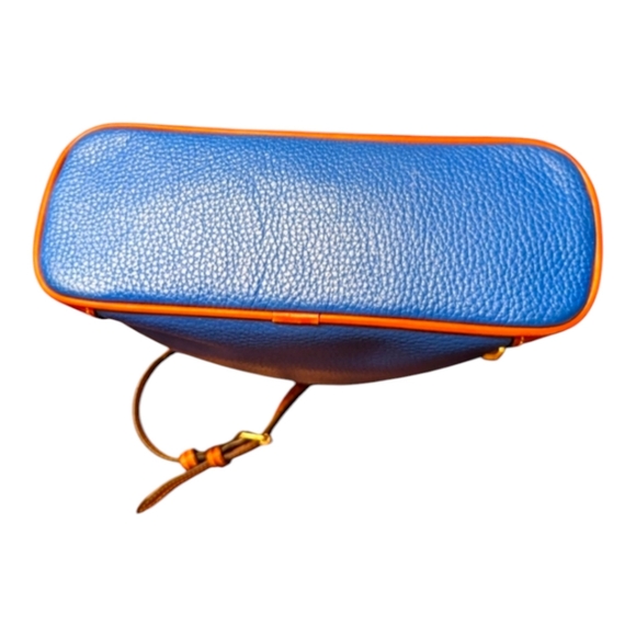 Dooney &‎ Bourke Crossbody in Pebble Grain Leather, Handbag with Adjustab straps - Picture 5 of 10